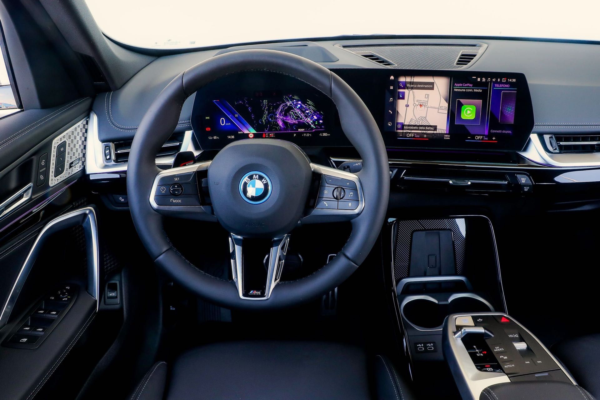 BMW iX1 - la prova su strada, con un focus su listino, pregi e difetti