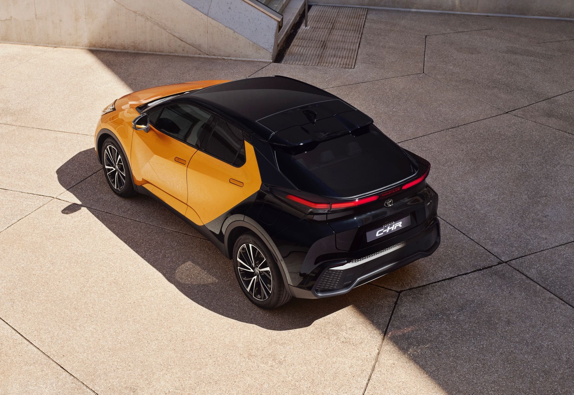 Nuova-Toyota-C-HR-2024-10.jpg
