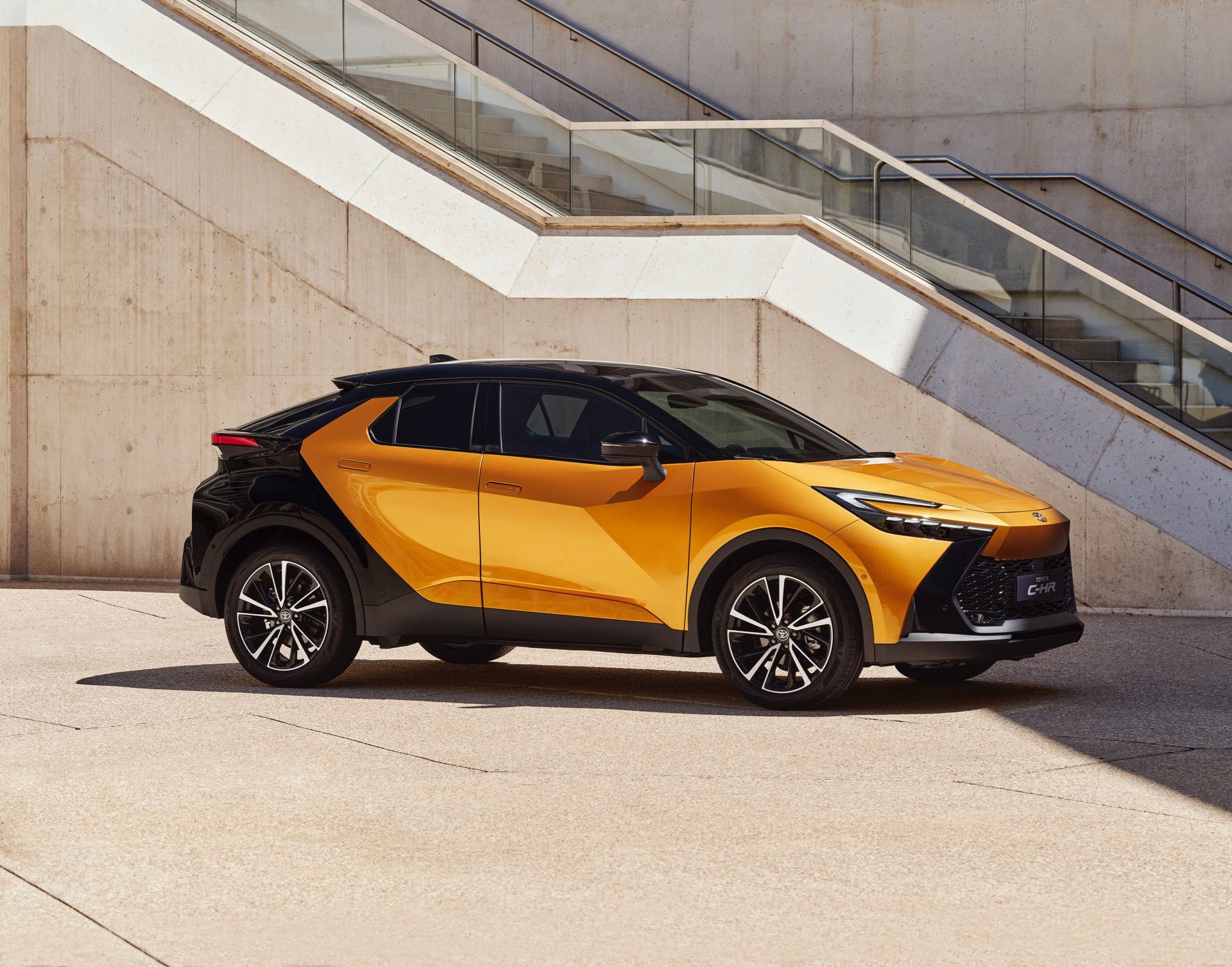Nuova-Toyota-C-HR-2024-9.jpg