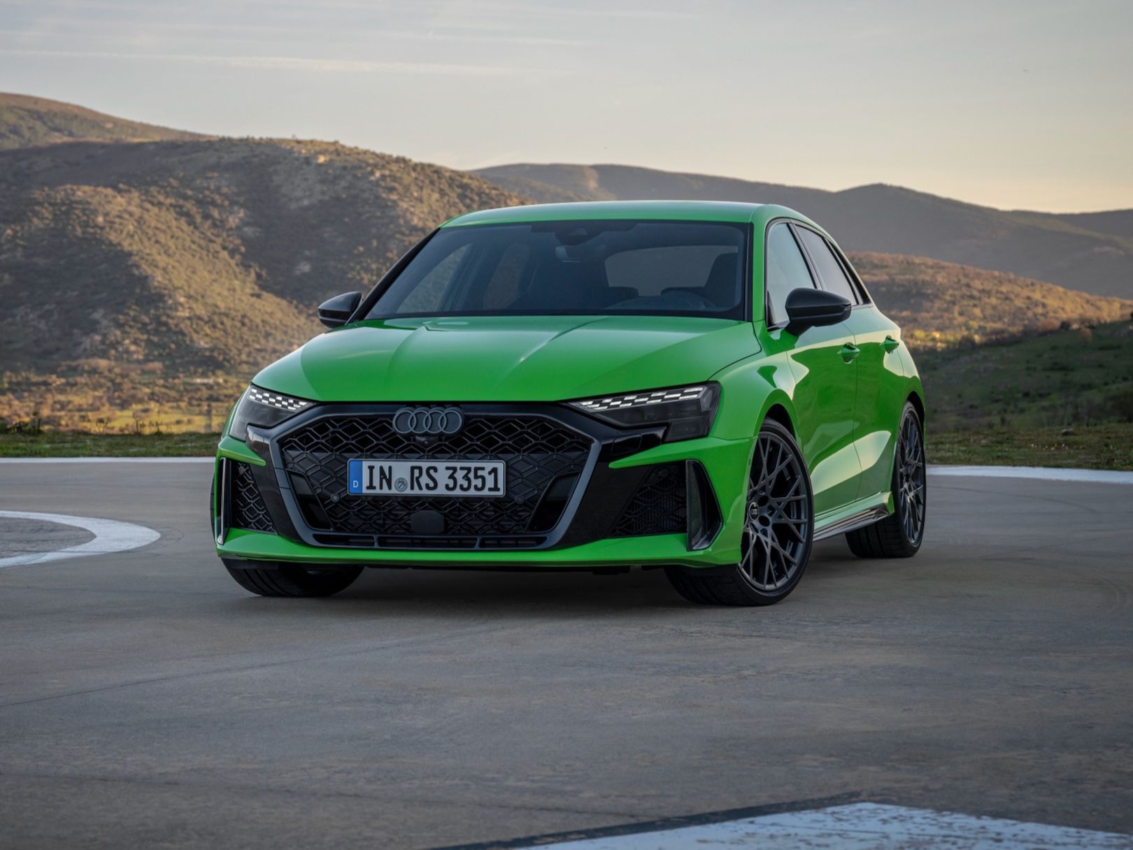 La nuova Audi RS3 2025 le foto, i dati tecnici, le prestazioni e il prezzo