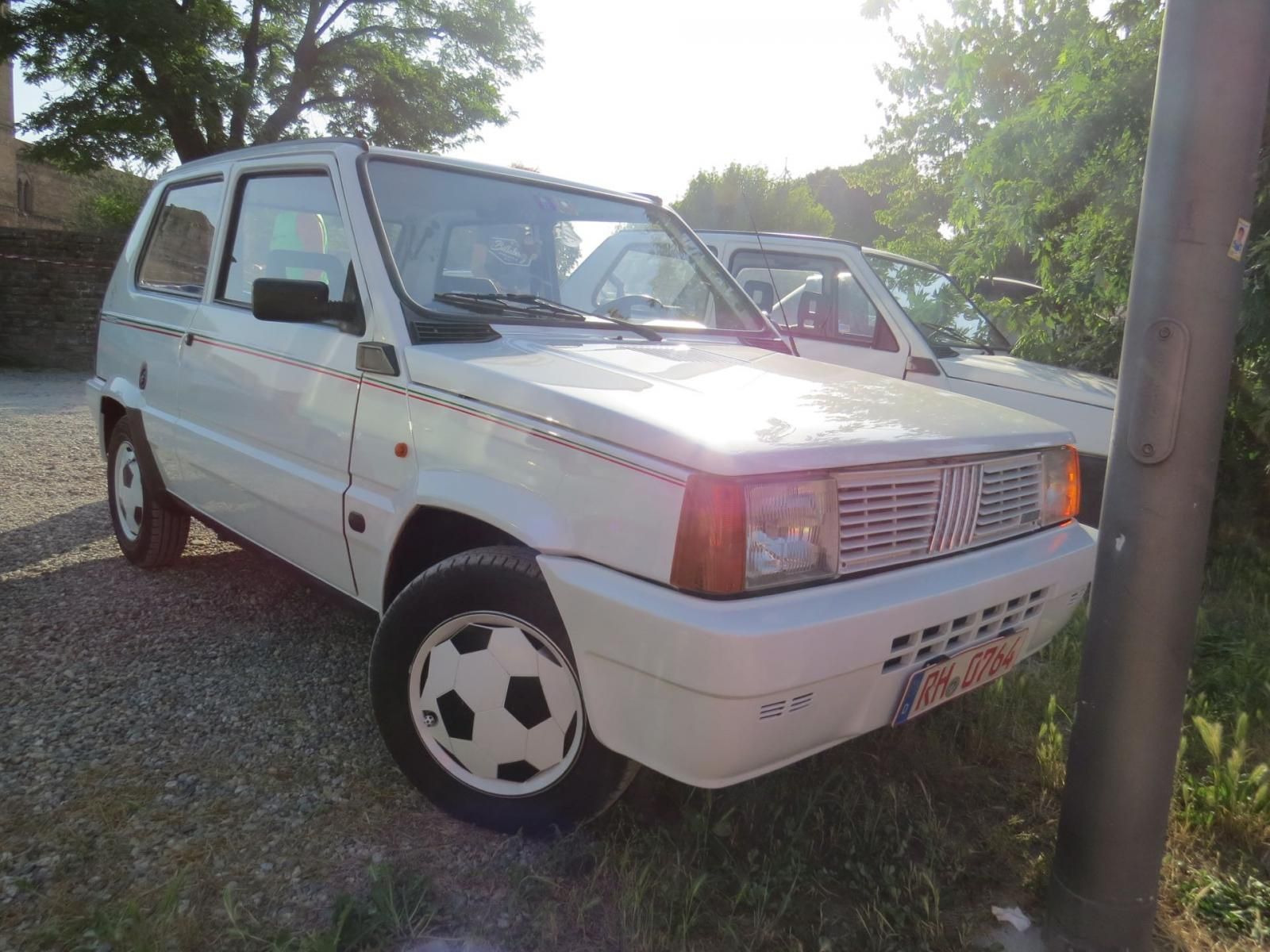 Civitauto Di Massimo Auricchio - FIAT PANDA 1.1 ARGENTO MET ANNO: 2002 KM:  48.000 ORIGINALI !!! VETTURA DA AMATORE COME NUOVA PIENA DI ACCESSORI  REVISIONE EFFETTUATA BOLLO PAGATO TAGLIANDO EFFETTUATO VETRI ELETTRICI