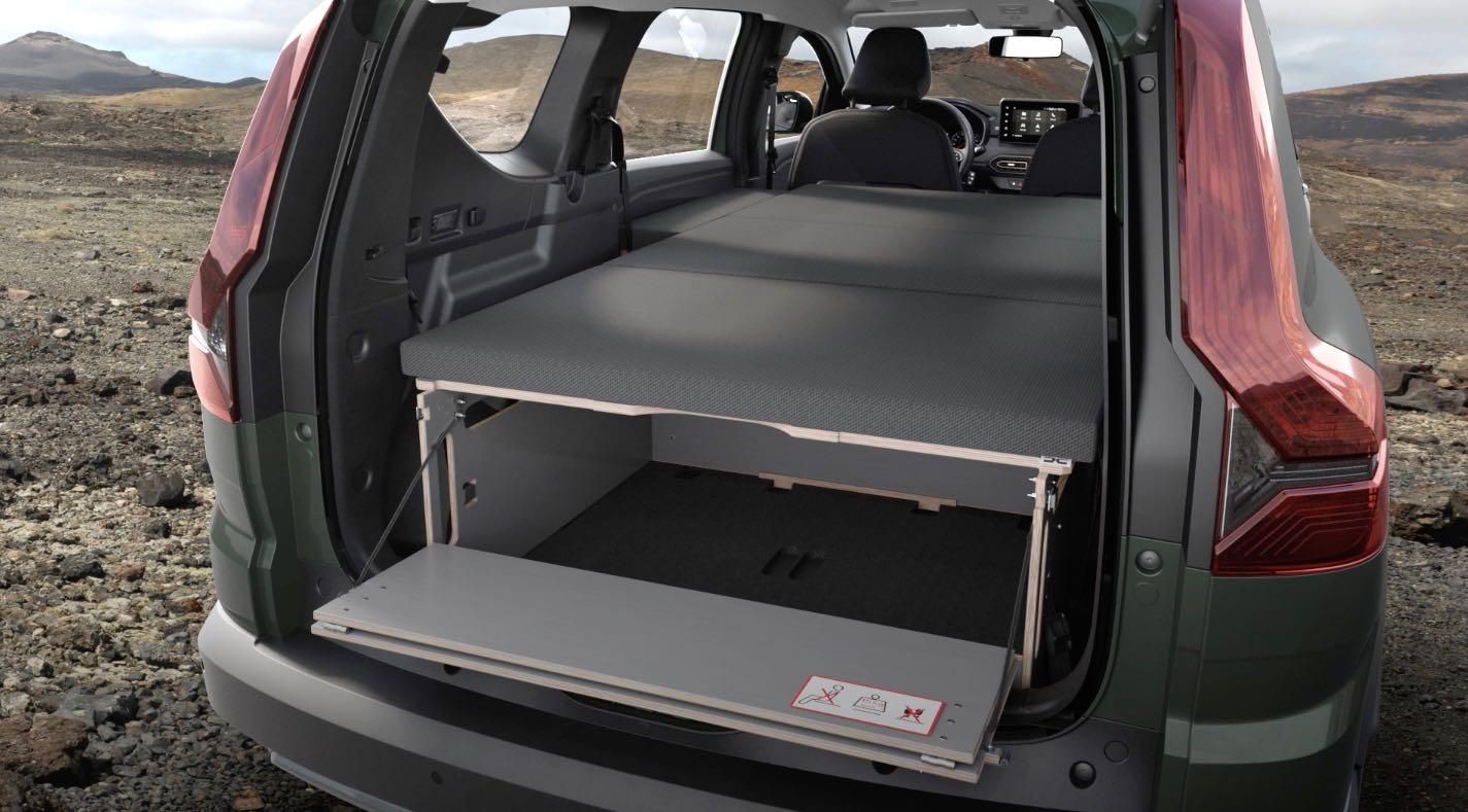 Dacia Jogger camperizzata con il pack Sleep degli accessori originali  InNature