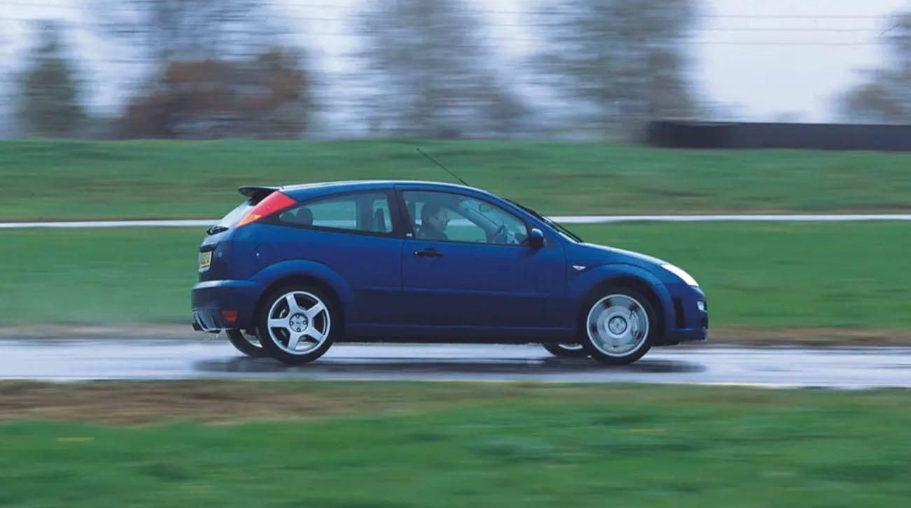 Confronto: Alfa Romeo 147 GTA vs Volkswagen Golf R32 vs Ford Focus RS