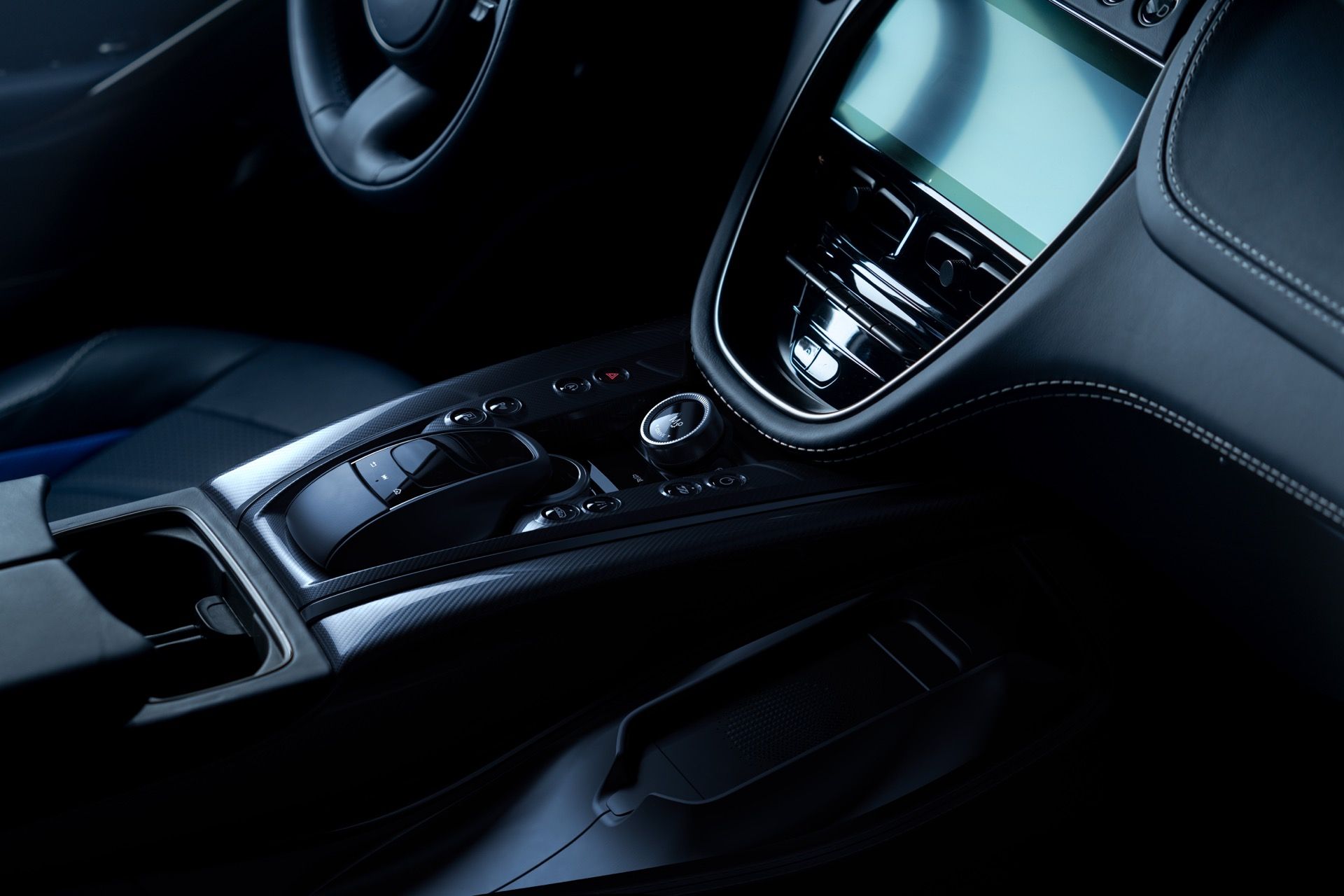 Aston-Martin-DBX707 - 4.jpg