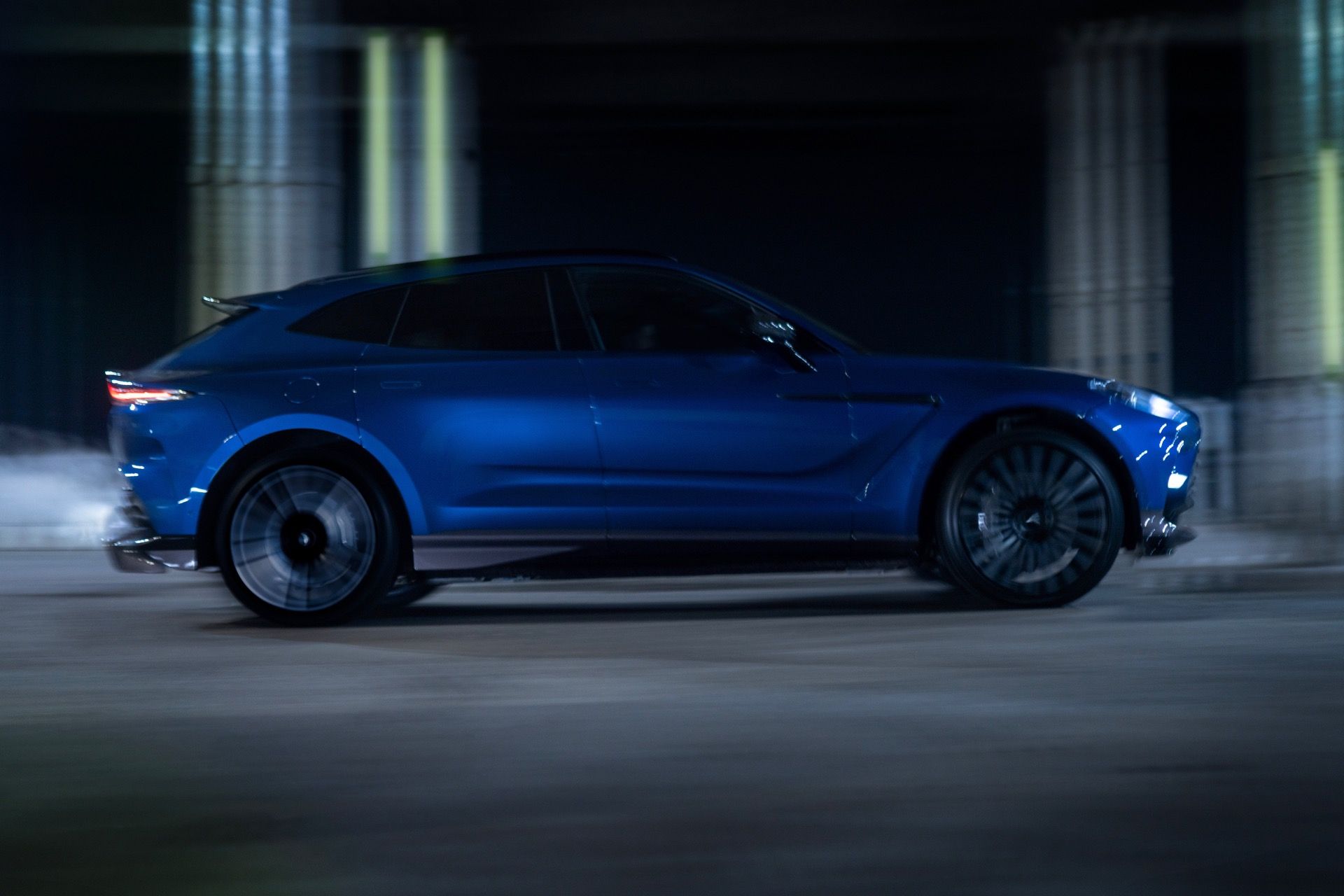 Aston-Martin-DBX707 - 8.jpg