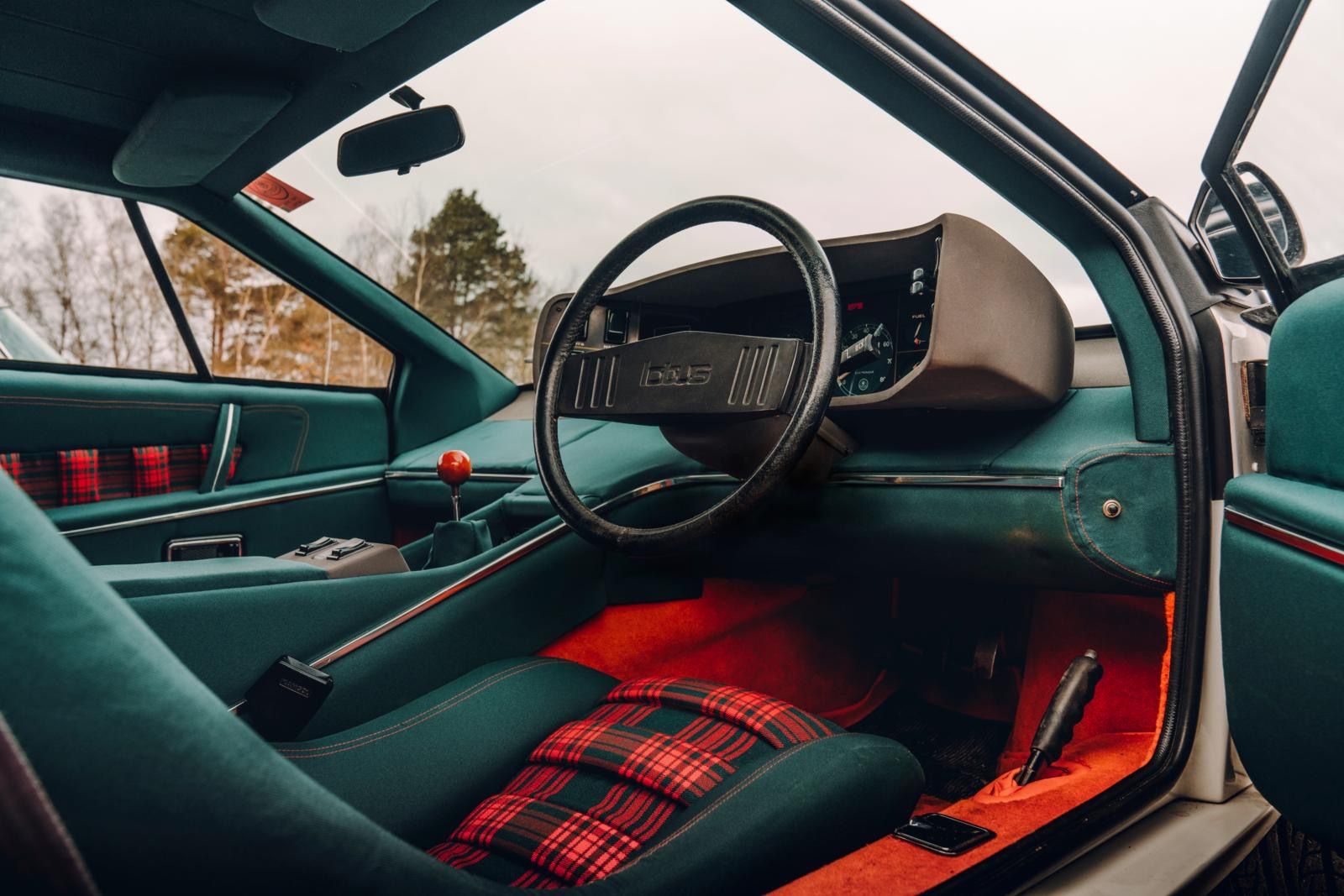 Bond-cars-Aston-DB5-DBS-DB10-Lotus-Esprit-BMW-Z3-Z8 - 1.jpg