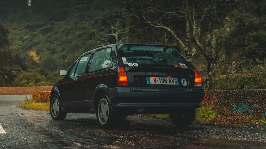 Citroën AX nera posteriore.webp