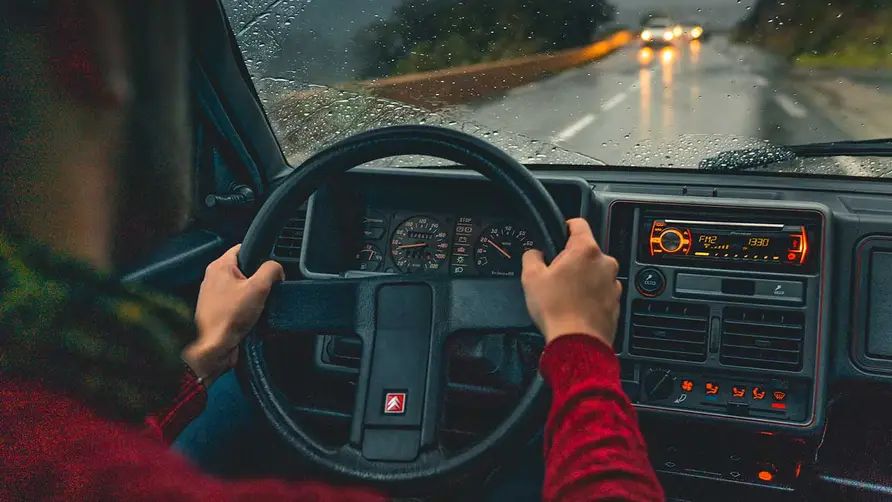 Citroën AX plancia.webp