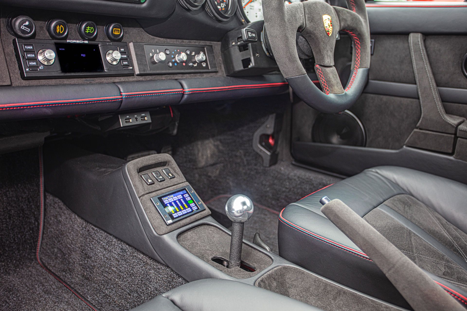 Everrati-Signature-Porsche-911-964 - 5.jpg