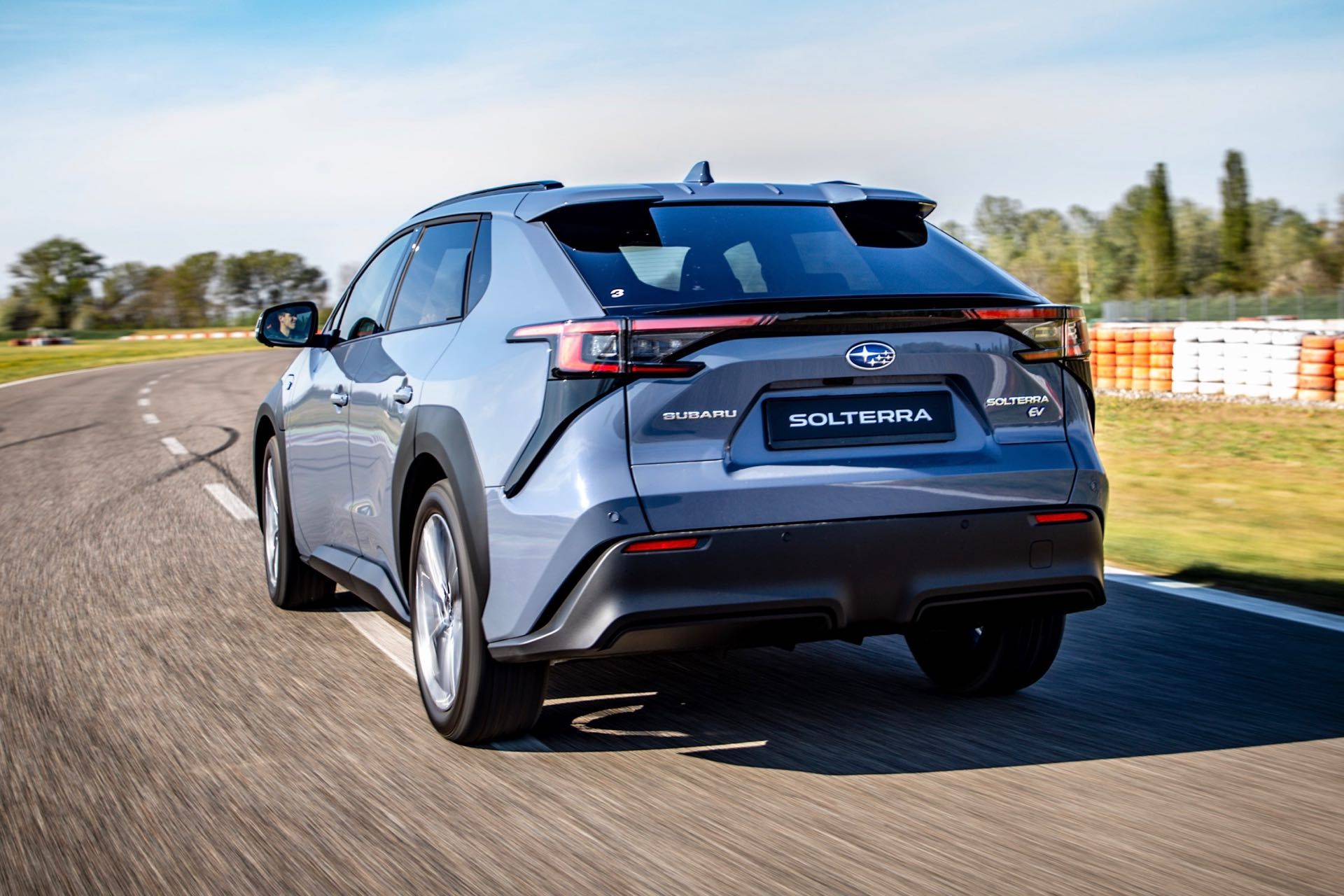 Subaru-Solterra-2022 - 3.jpg