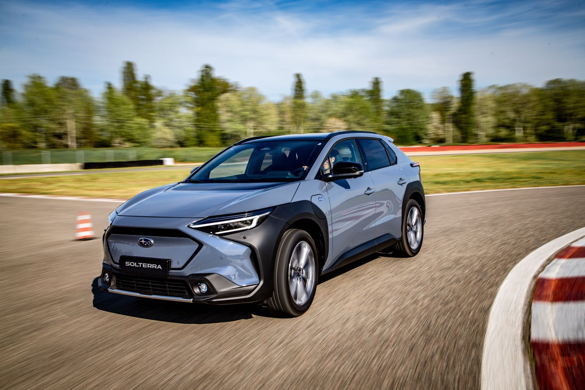 Subaru-Solterra-2022 - 5.jpg