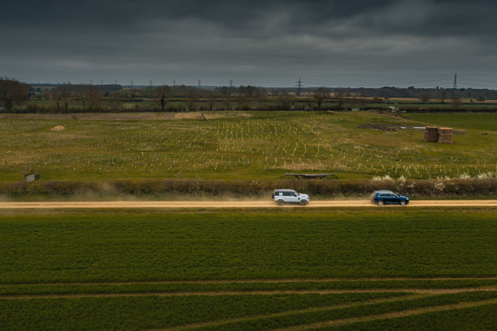 TopGear-Audi-Q7-VS-Land-Rover-Defender-110- - 7.jpg