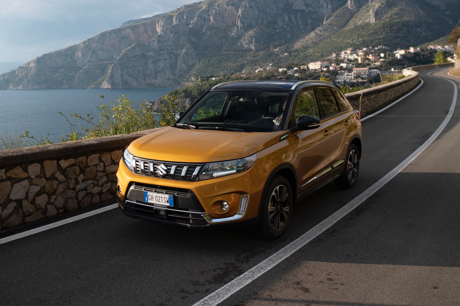 Suzuki-Vitara-hybrid-140V-4.jpg