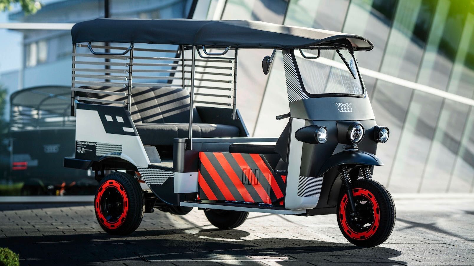 Rickshaw-risciò-elettrico-Audi-e-tron-Nunam-2.jpg