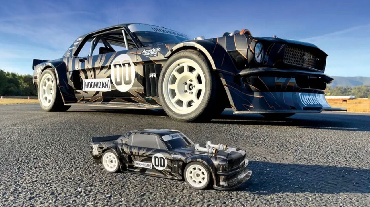 Team-Associated-Hoonicorn-V2-model-1-10-1.jpg