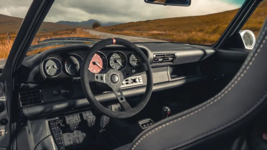 Porsche 993 restomod Auoart-3.jpg