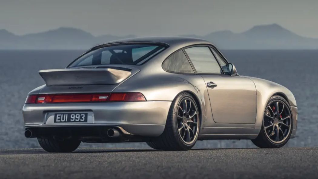 Porsche 993 restomod Auoart-6.jpg