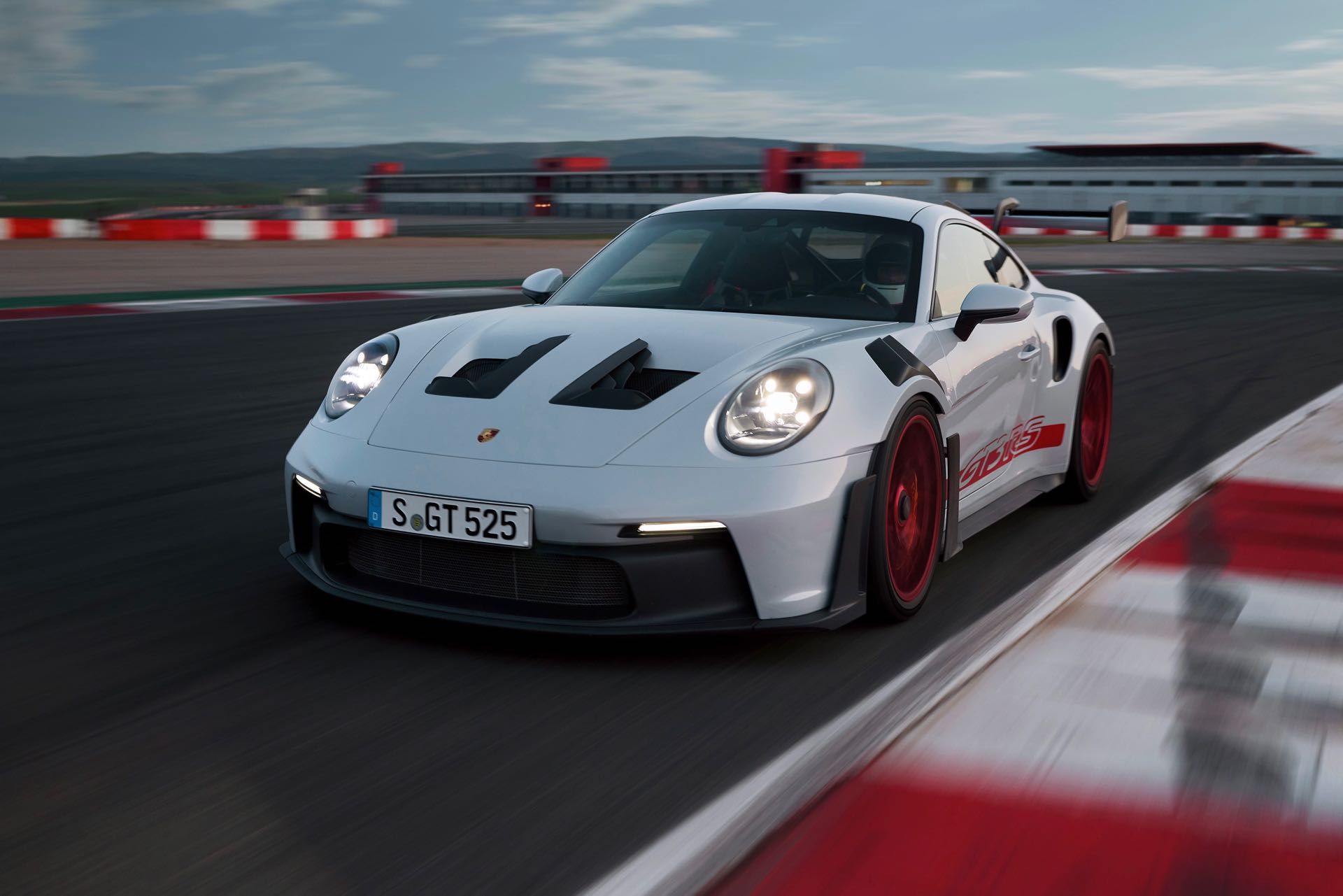 Porsche-911GT3-RS-992-2023-2.jpg