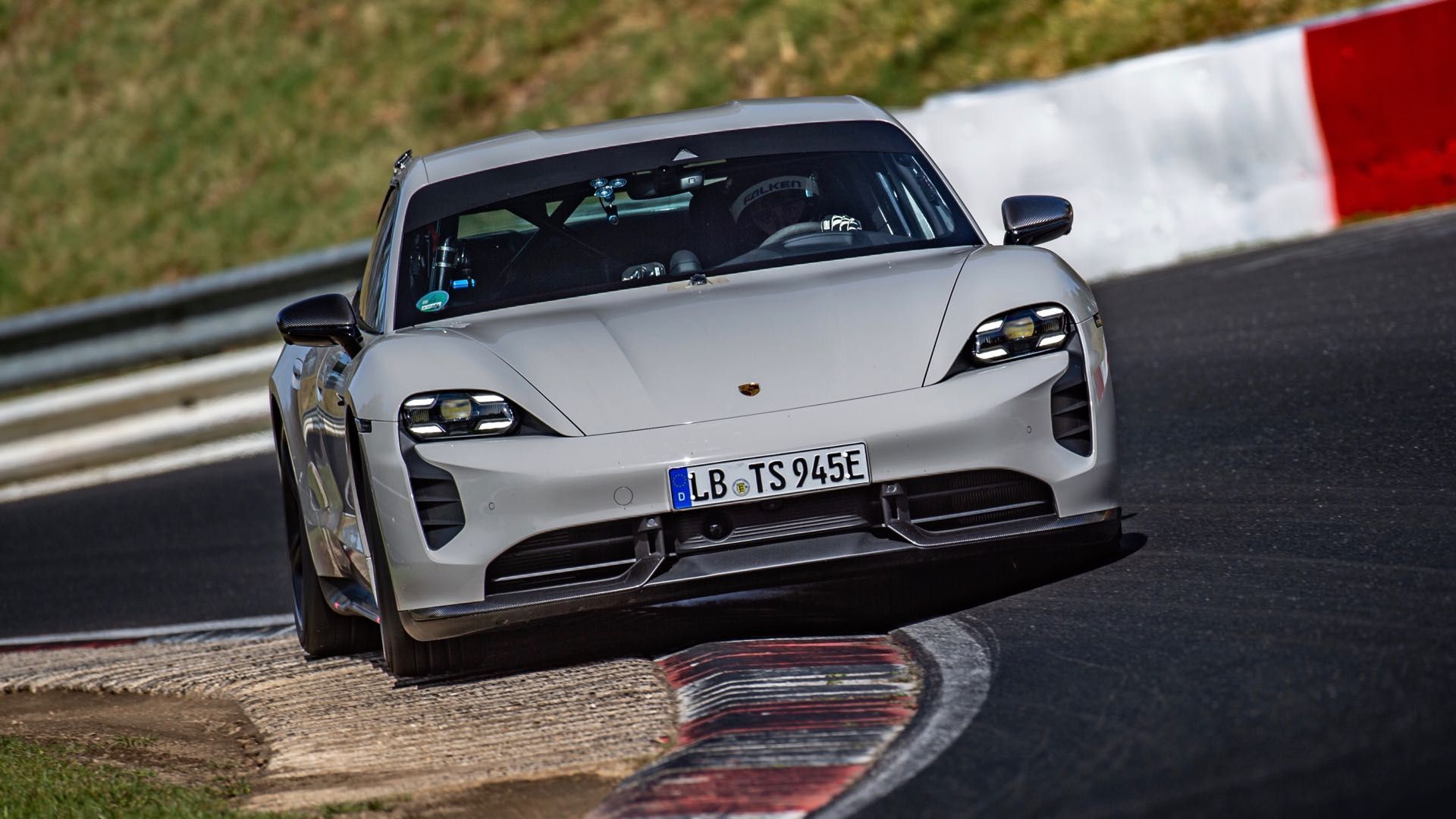 Porsche-Taycan-Turbo-S-record-Nurburgring-1.jpg