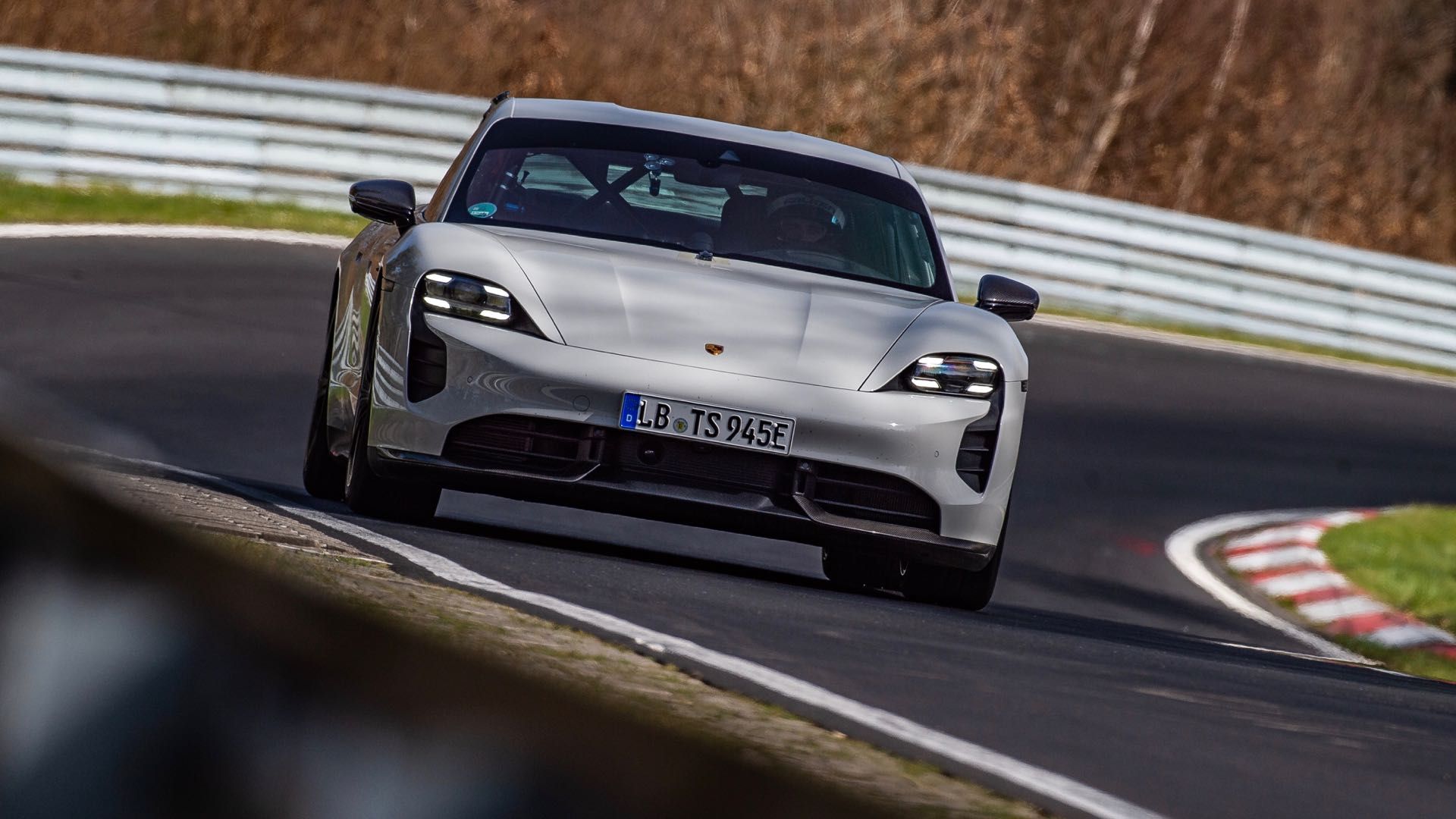 Porsche-Taycan-Turbo-S-record-Nurburgring-2.jpg
