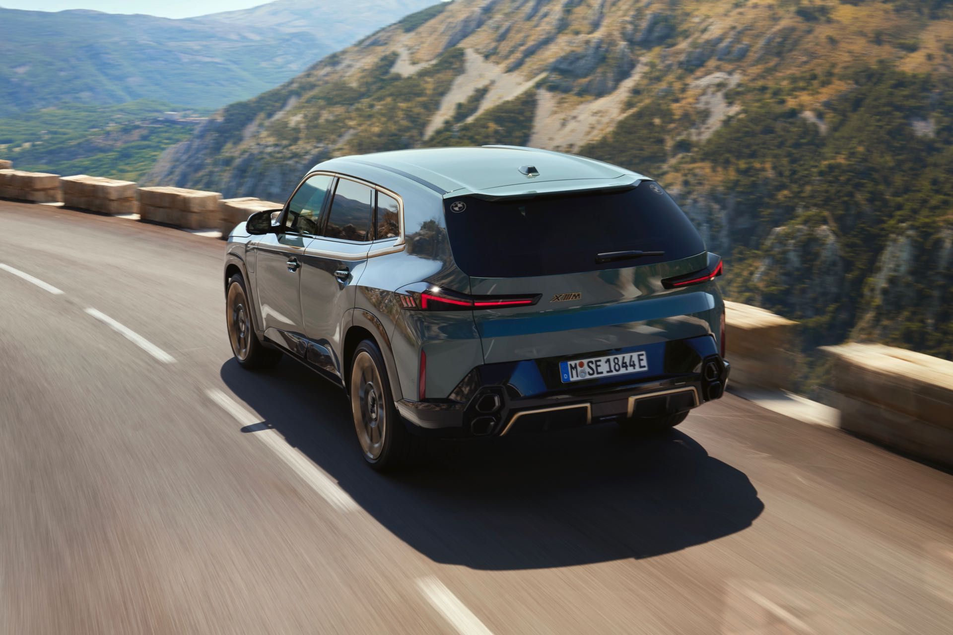 BMW-XM-2023-10.jpg