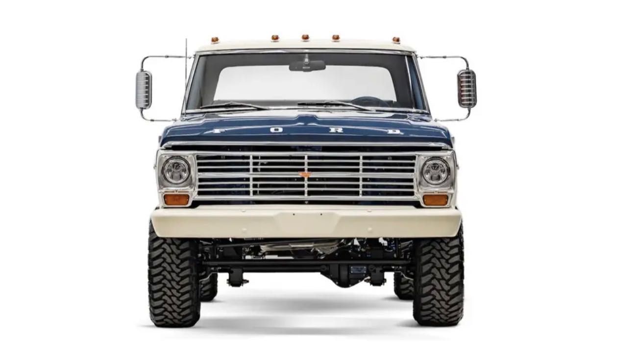Ford-F-250-restomod-Velocity-1.jpg