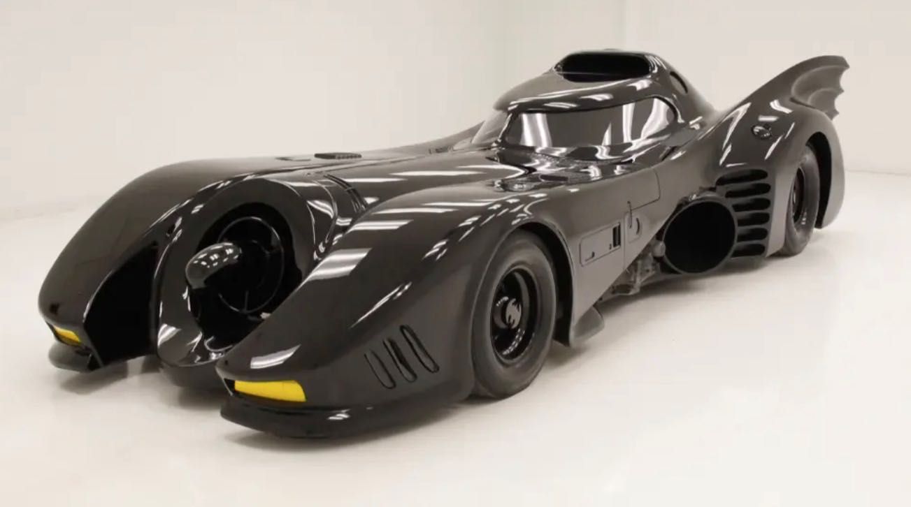 Batmobile-in-vendita-Six-Flags-Batman-Stunt-Show-1.jpg
