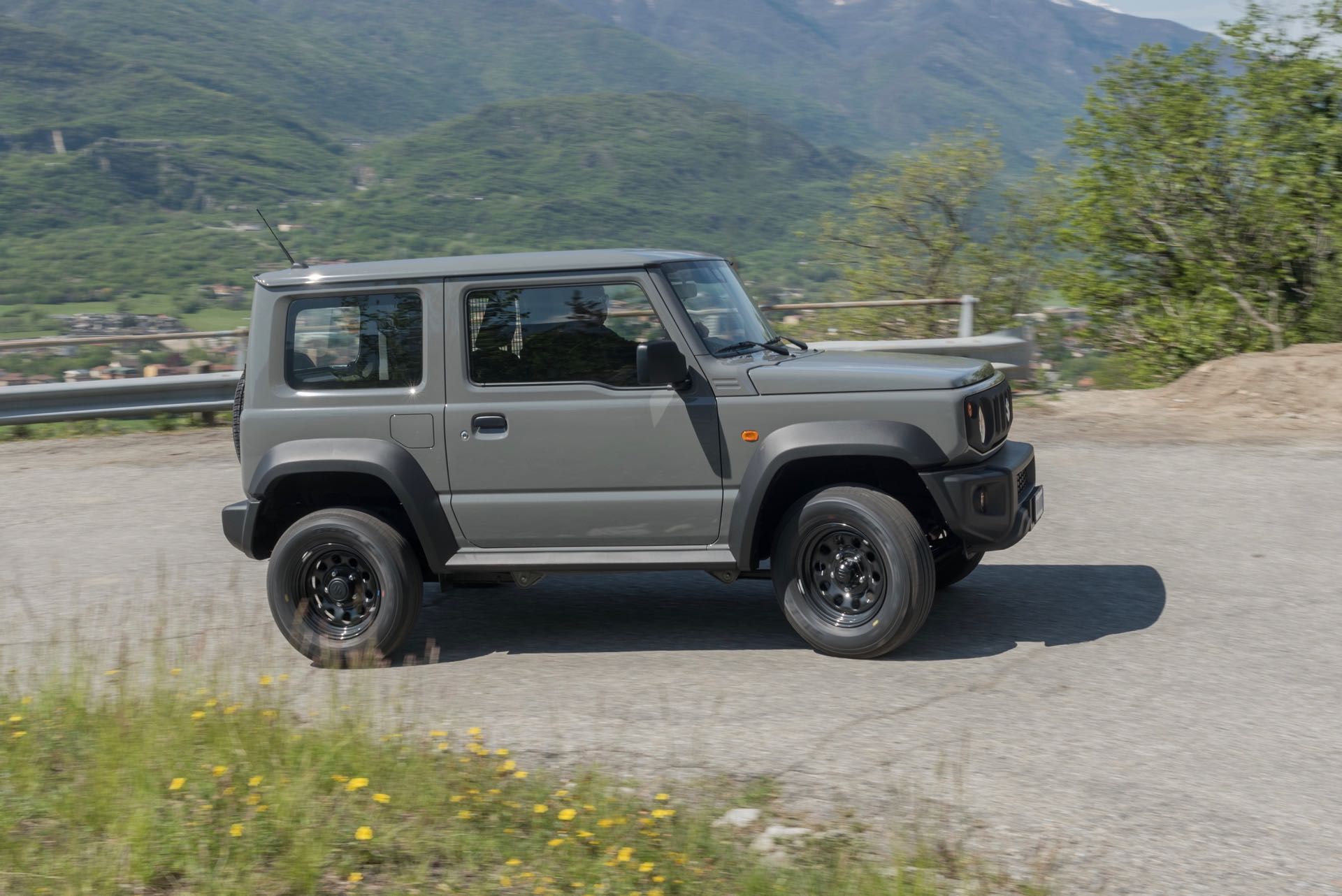 Suzuki-Jimny-Pro-1.jpg