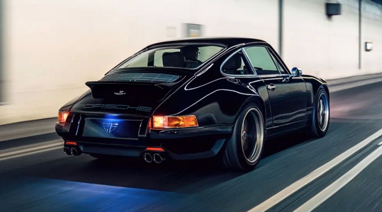 Theon-Design-Porsche-911-964-restomod-ITA001-2.jpg