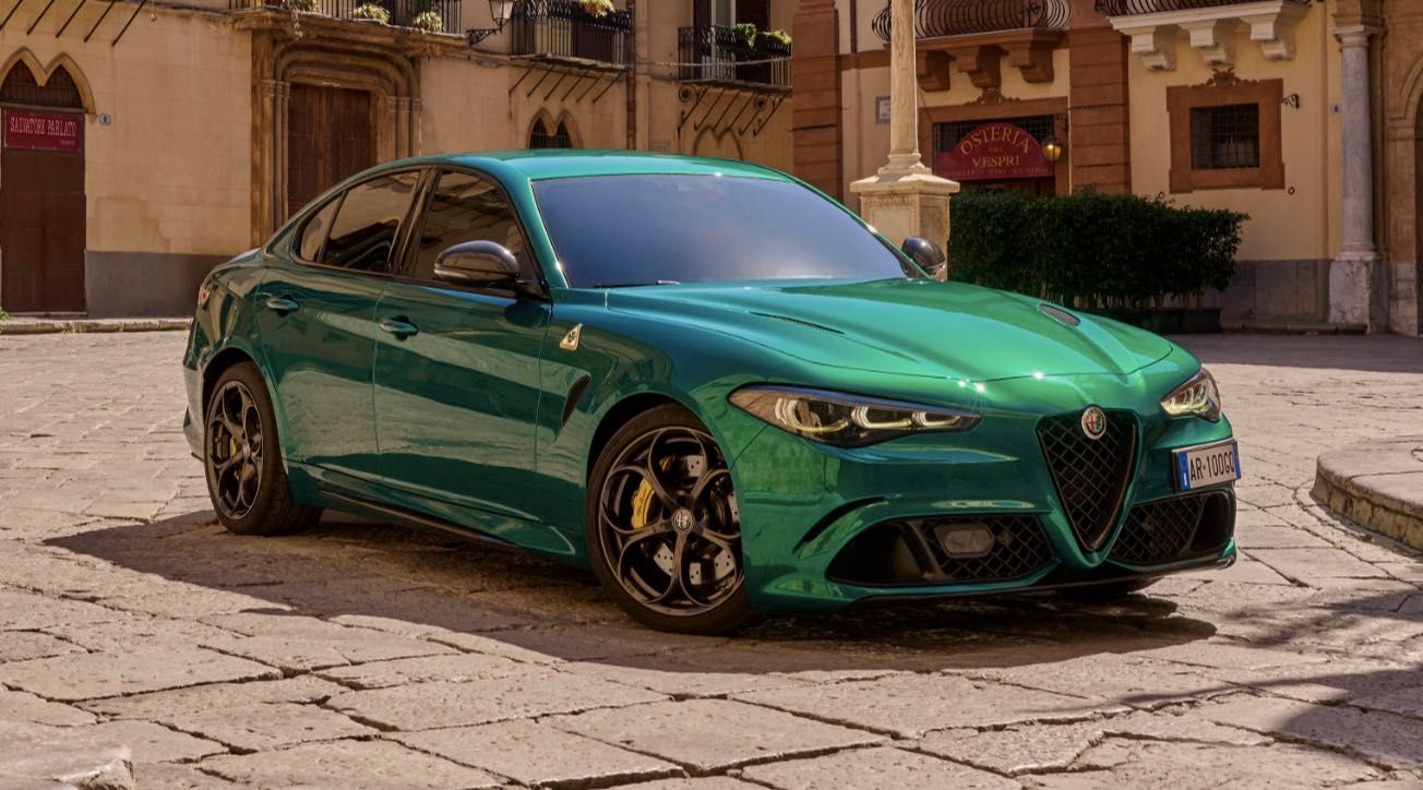 Alfa-Romeo-Nuove-Giulia-Stelvio-Quadrifoglio-100-Anniversario-16.jpg