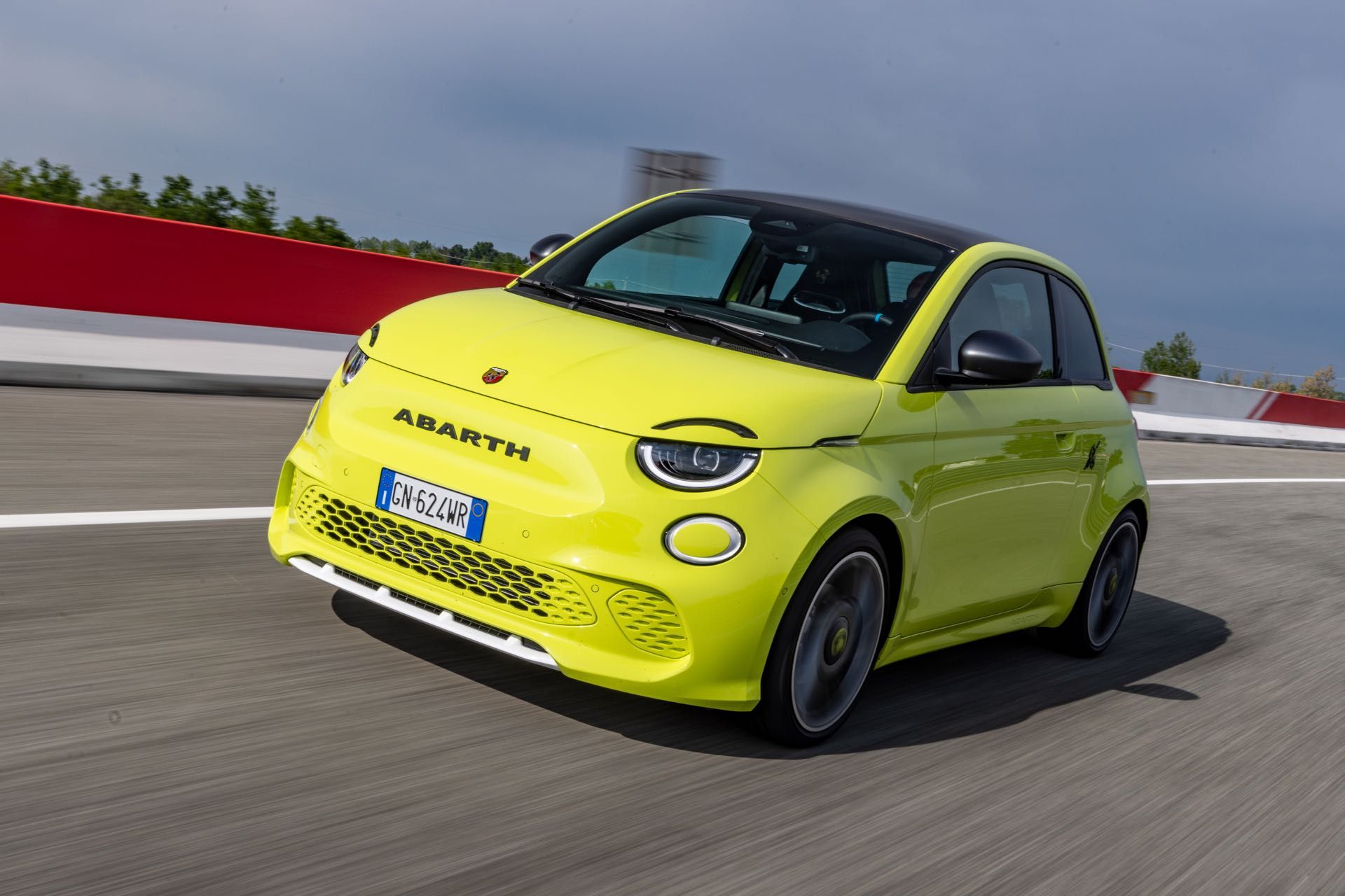 Abarth-500e-2023-12.jpg