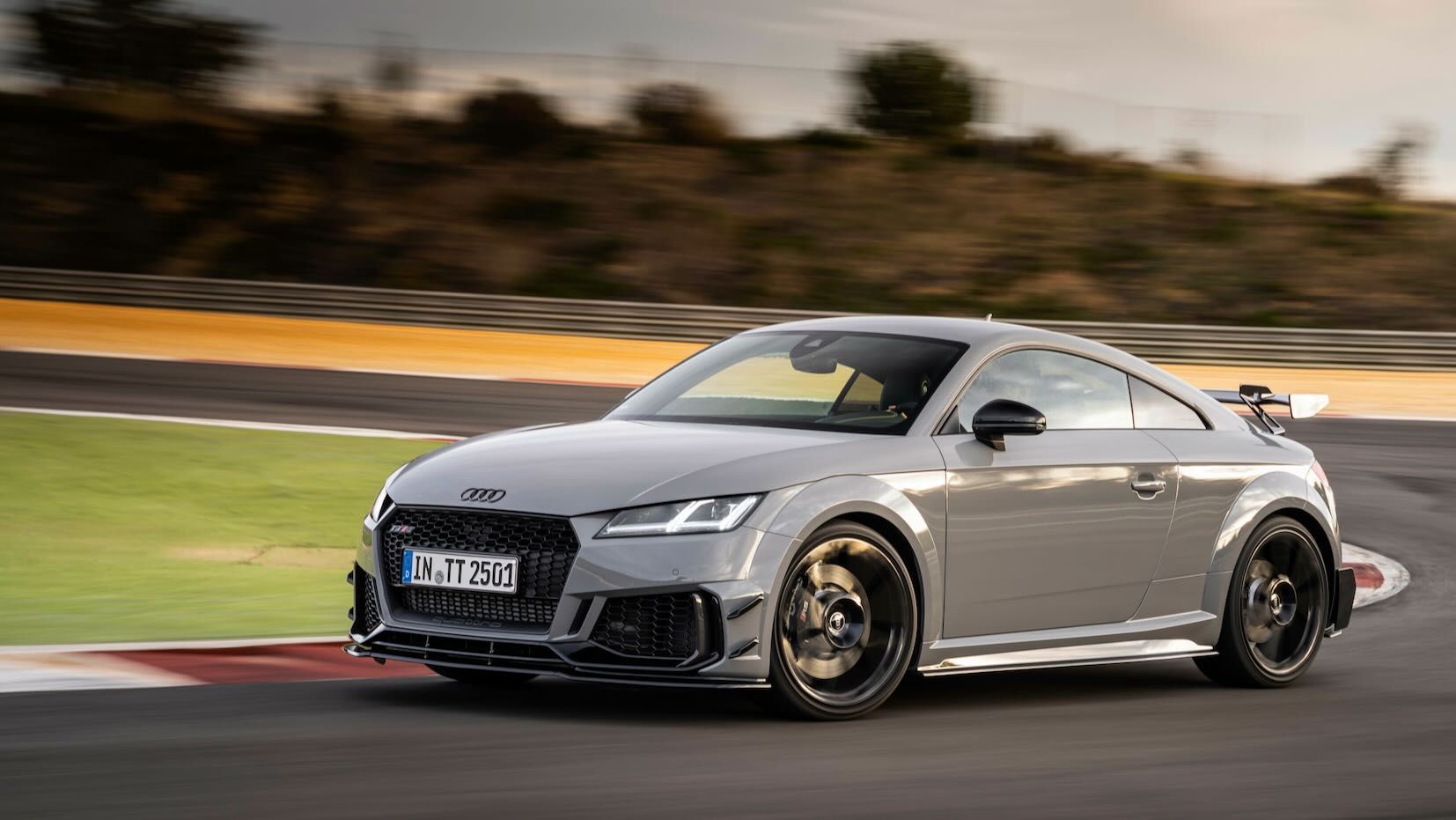 Audi TT RS Coupé iconic edition.jpeg