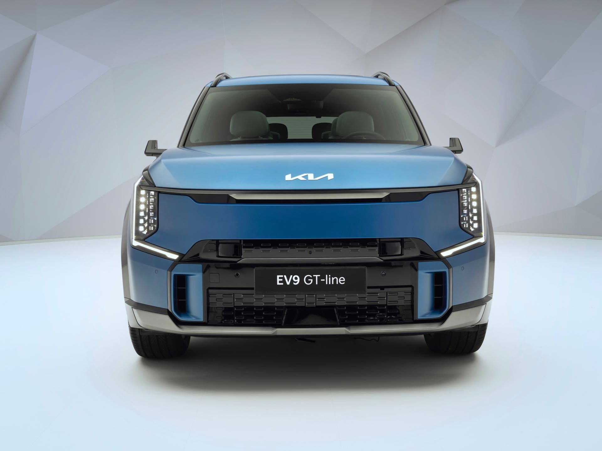 KIA_EV9_GTLine-Static-Studio_hires_01.jpg