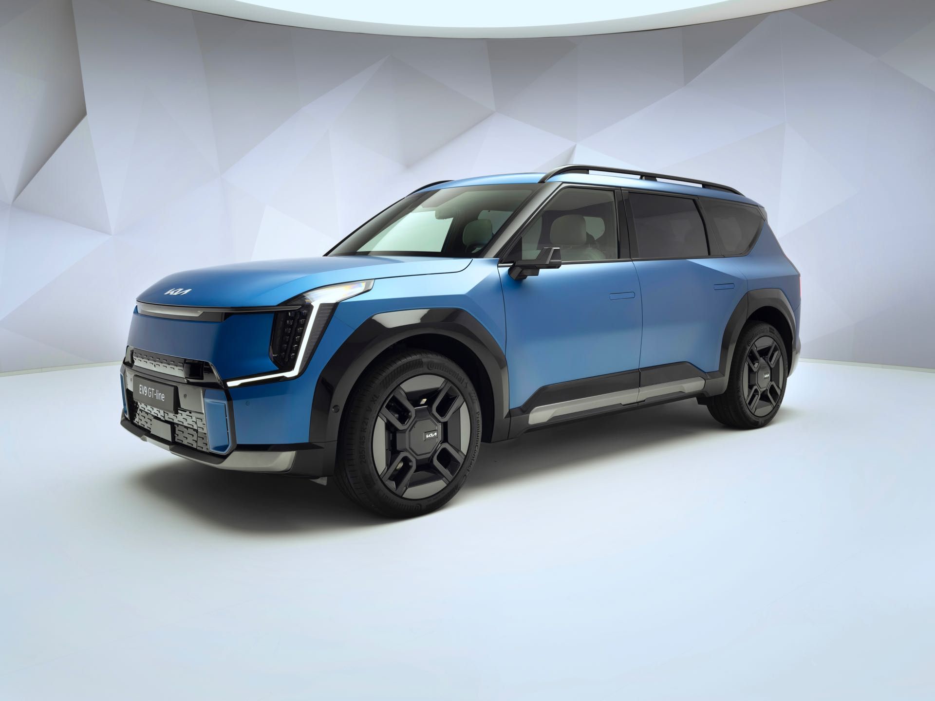 KIA_EV9_GTLine-Static-Studio_hires_02.jpg