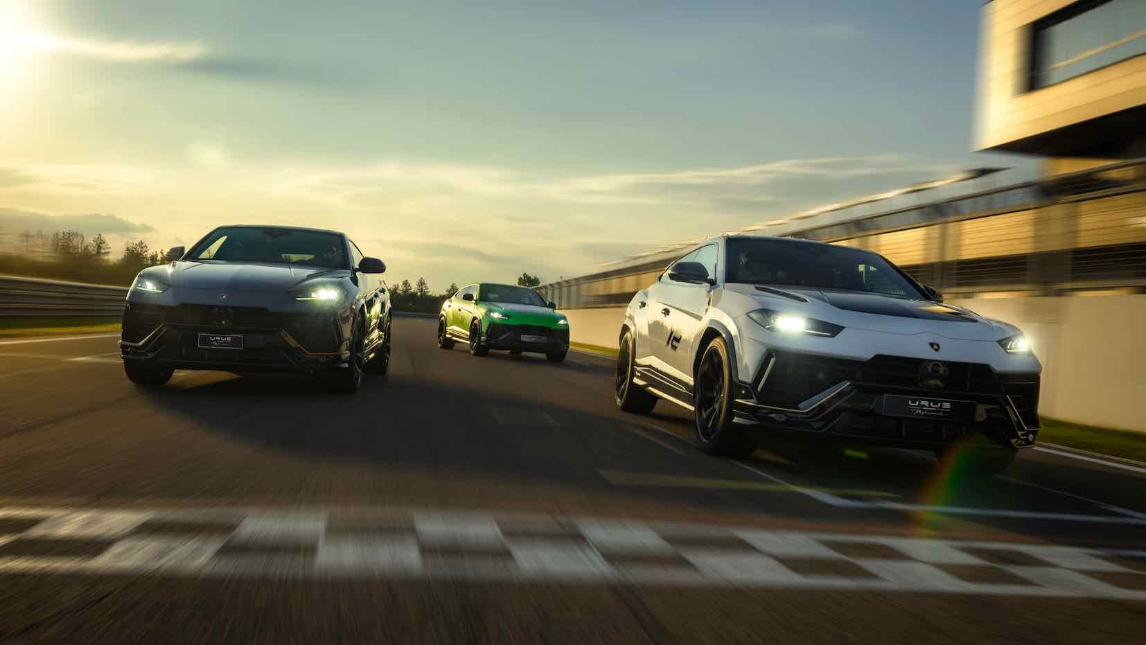 Lamborghini-Urus-Essenza-SCV12-SE_643021.jpeg