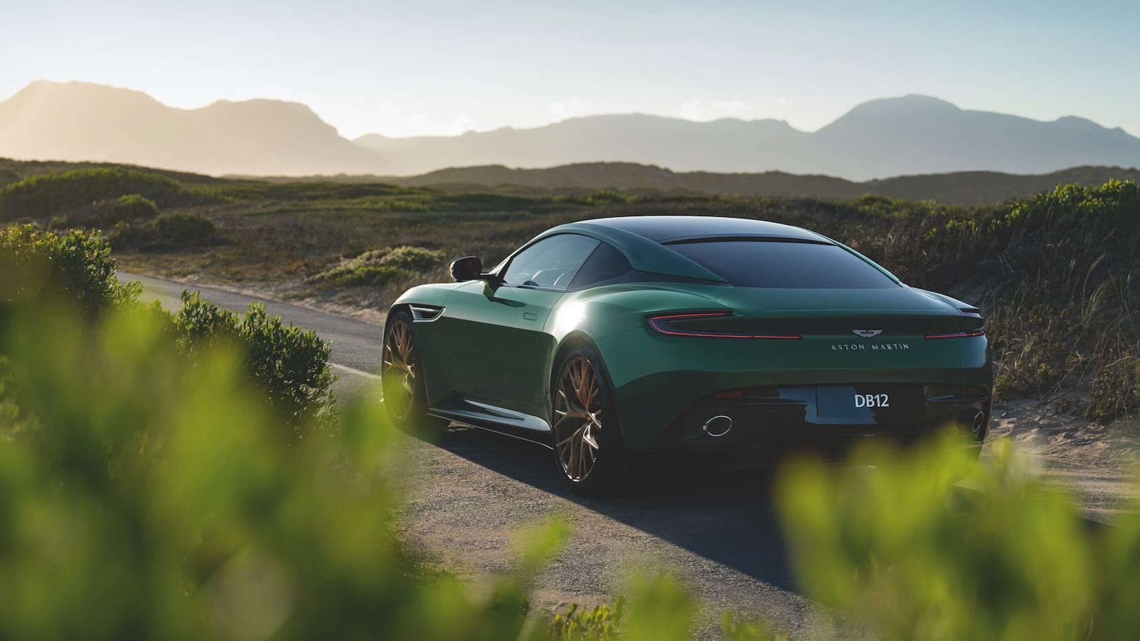nuova-Aston-Martin-DB12_30.jpeg