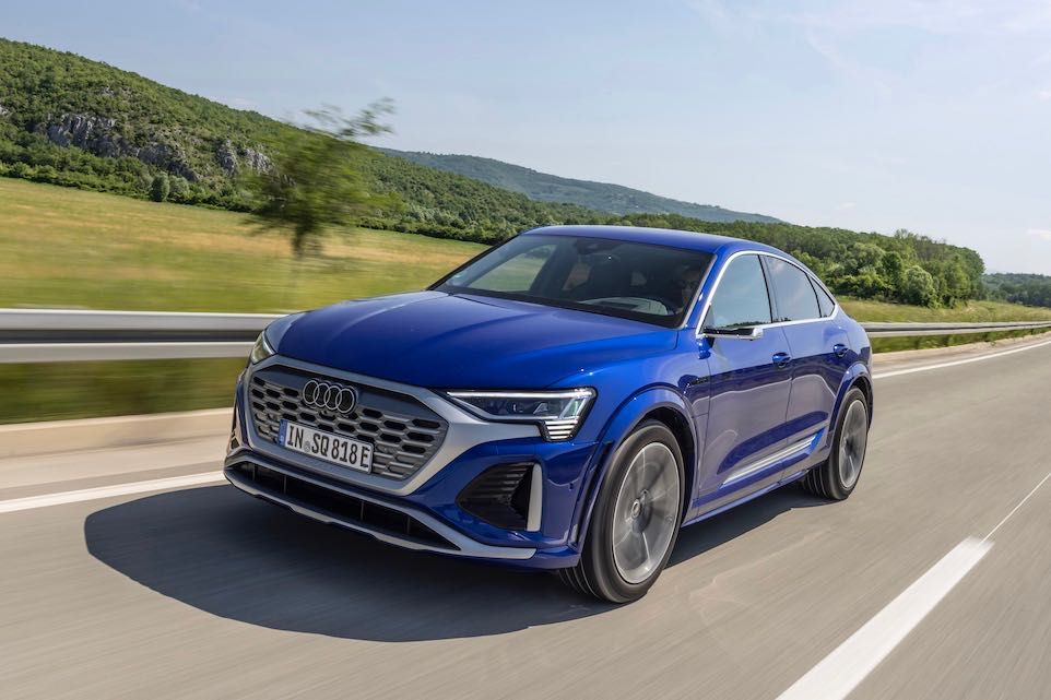 Audi-SQ8-Sportback-e-tron-2023-18.jpg