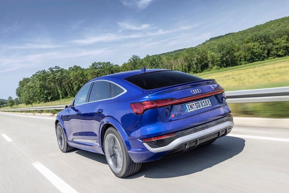 Audi-SQ8-Sportback-e-tron-2023-21.jpg