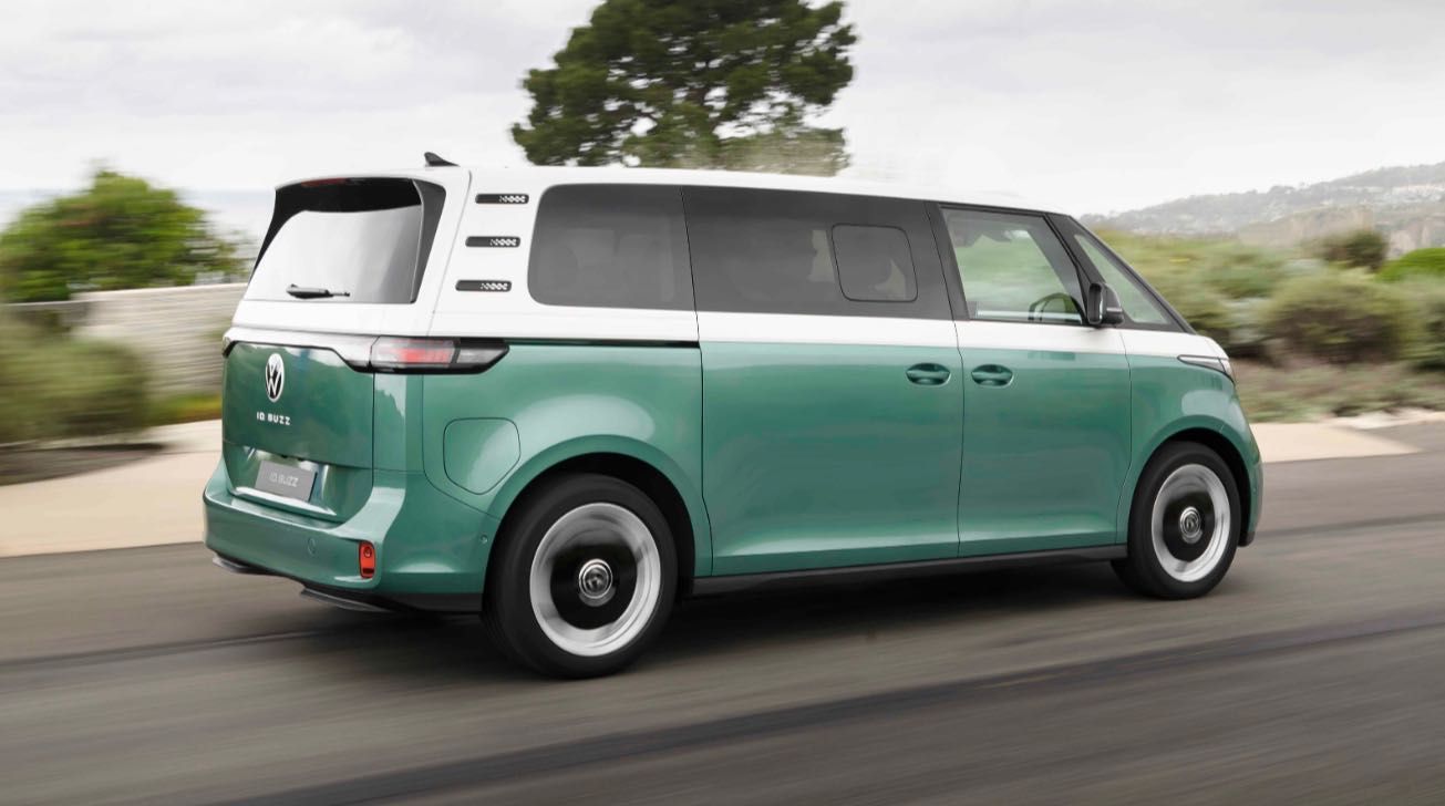 Volkswagen-ID.Buzz-passo-lungo-2.jpg