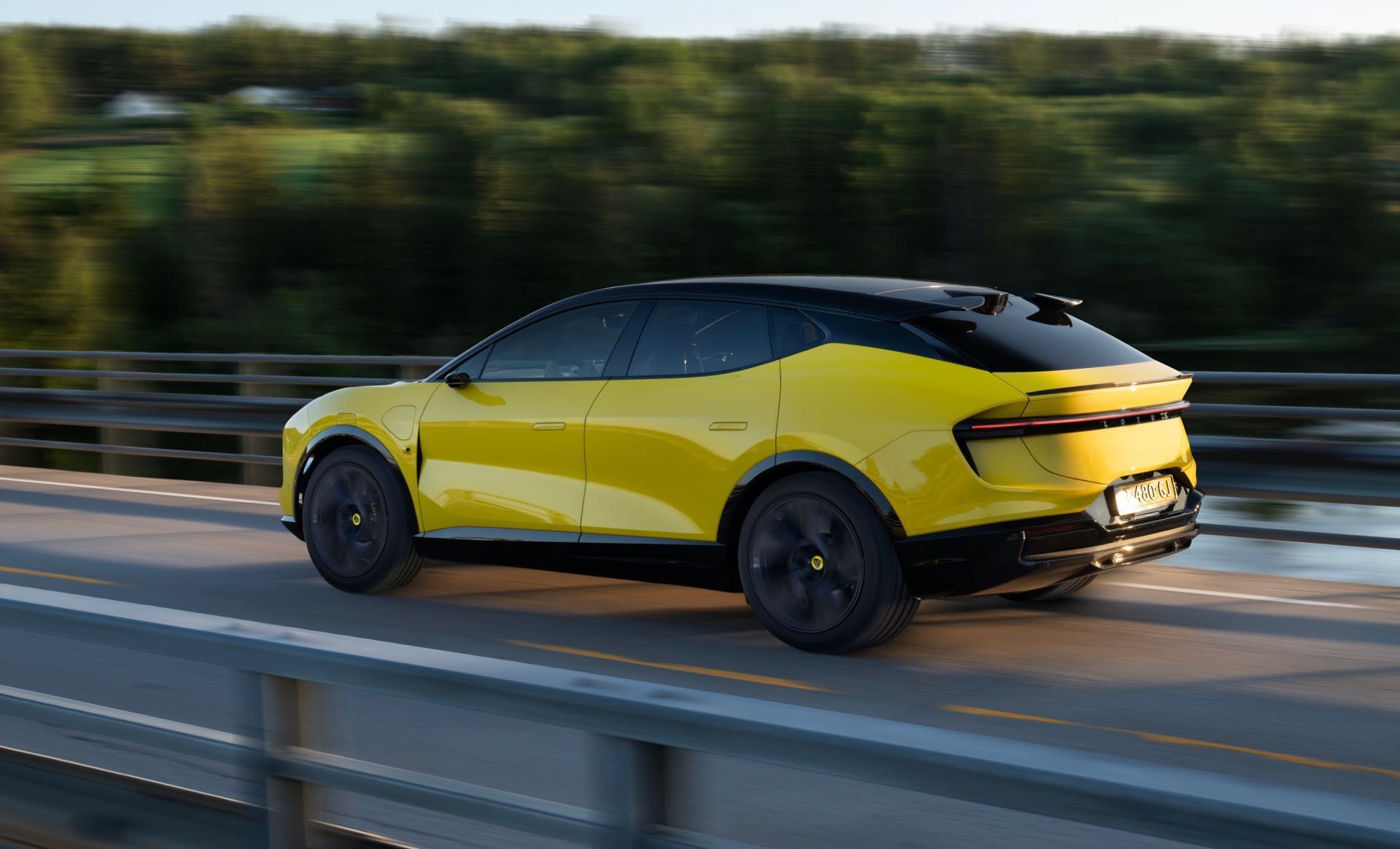 Lotus-Eletre-S-solar-yellow-2023-11.jpg