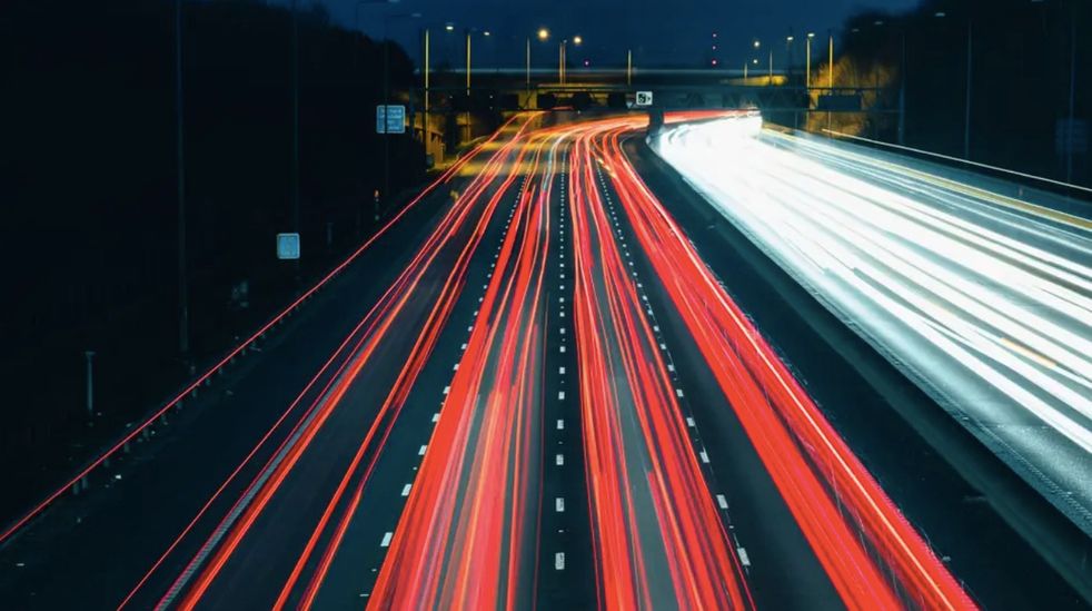 scie-di-luce-in-autostrada.jpg