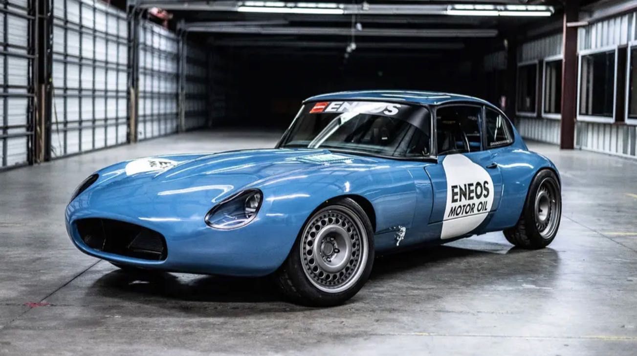 Eneos-Jaguar-E-Type-Toyota-Supra-SEMA-1.jpg