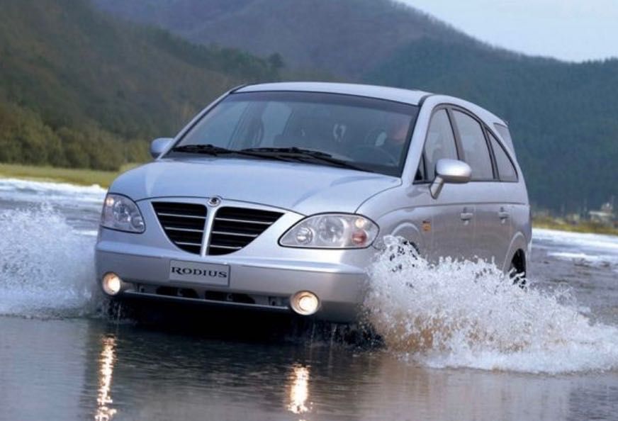 ssangyong-rodius-1.jpg
