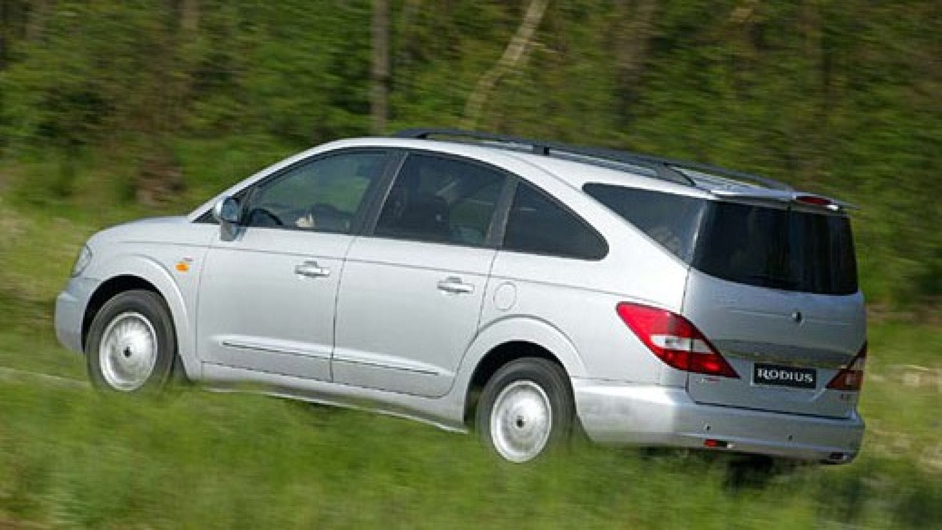 ssangyong-rodius-3.jpg