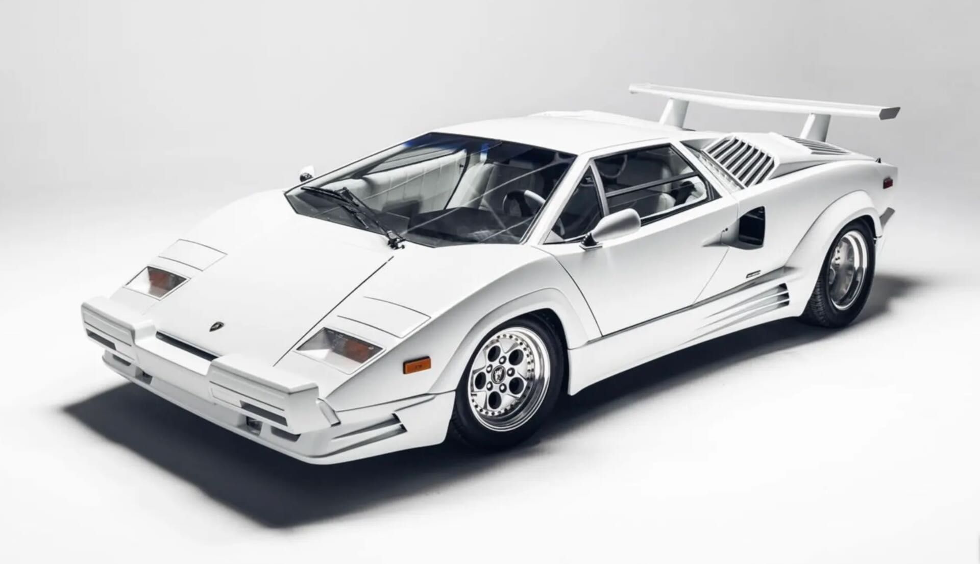 Lamborghini-Countach-25-Anniversario-1.jpeg