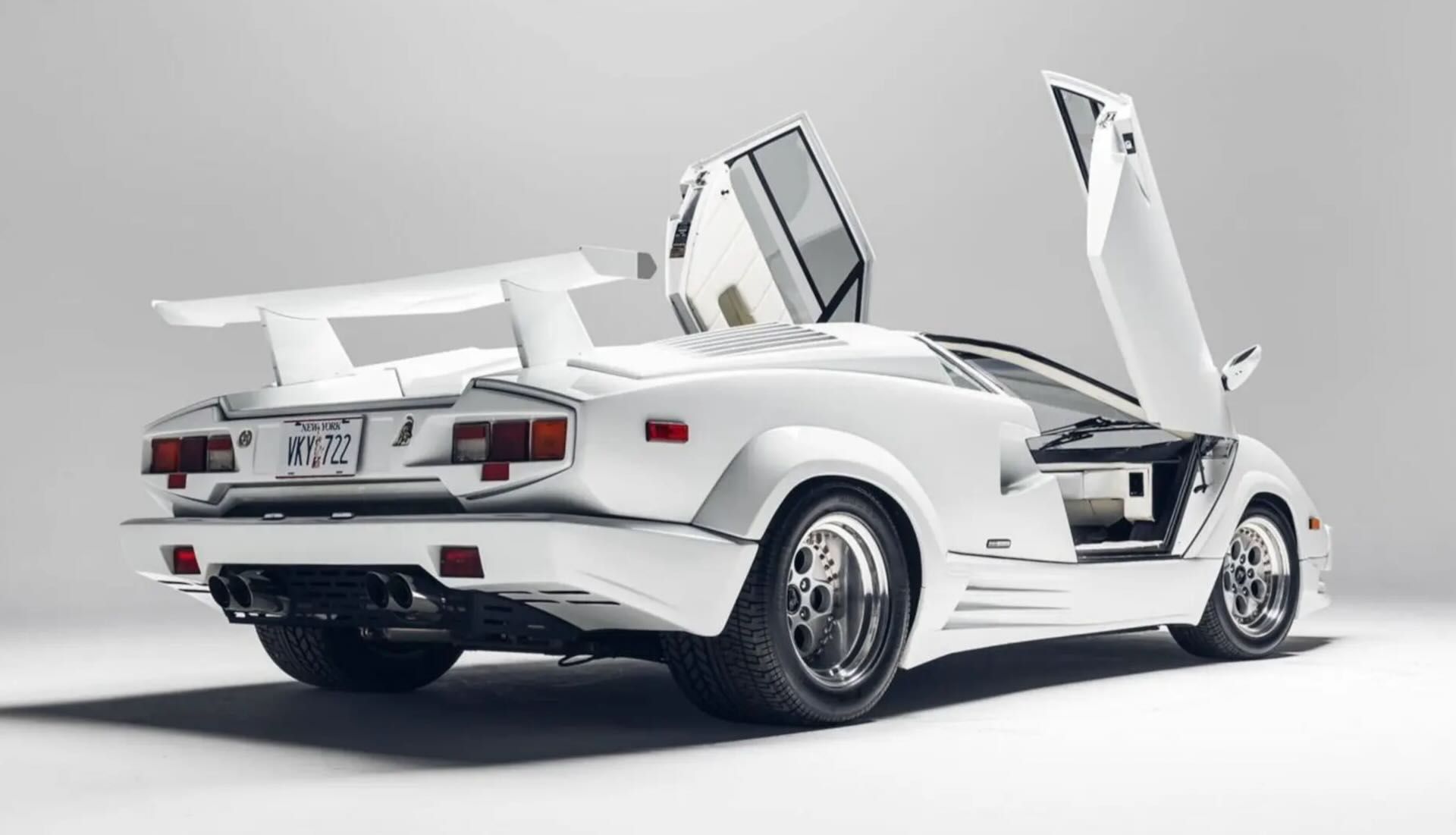 Lamborghini-Countach-25-Anniversario-2.jpeg