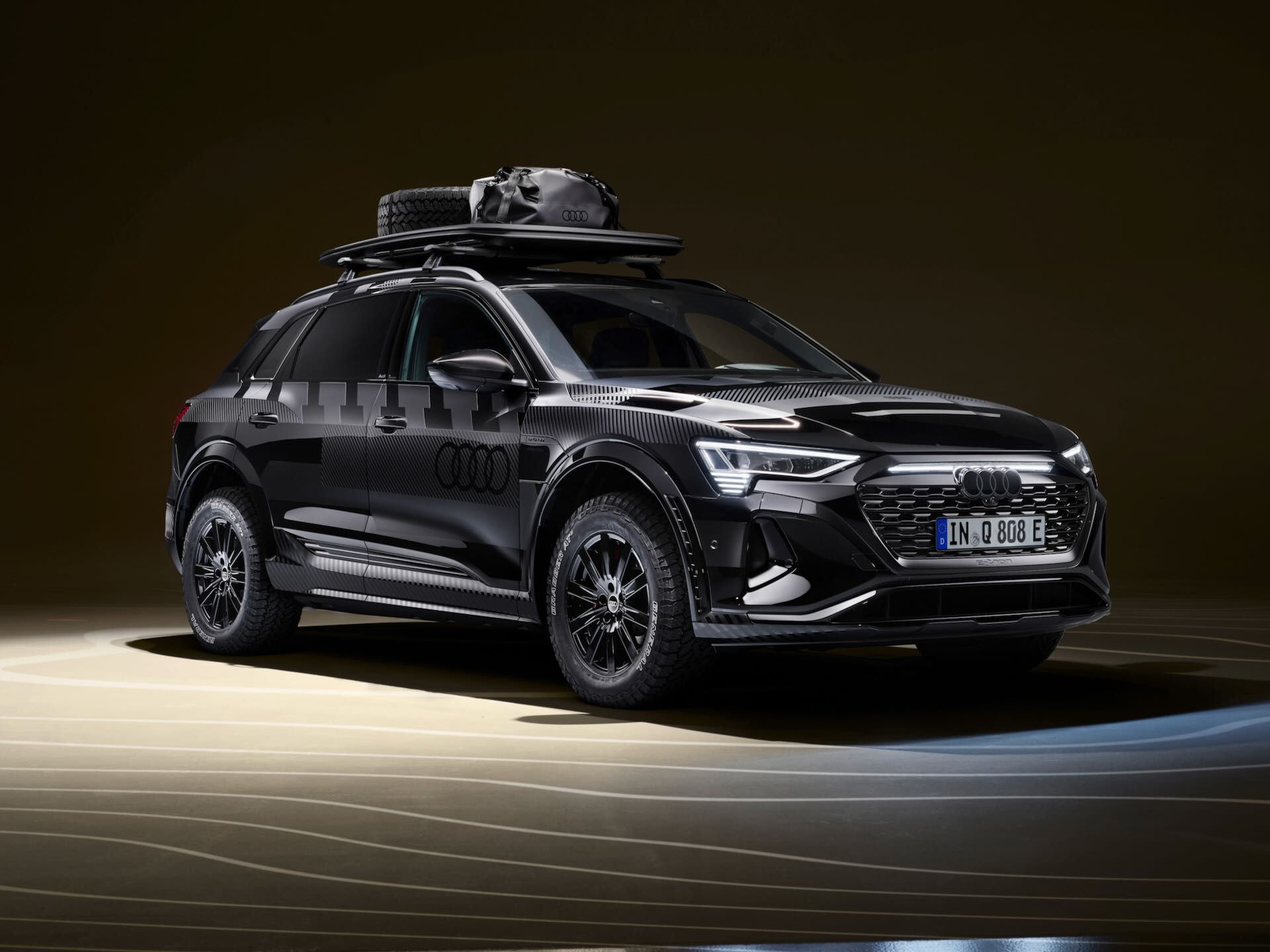 Audi-Q8-e-tron-edition-Dakar-2.jpeg