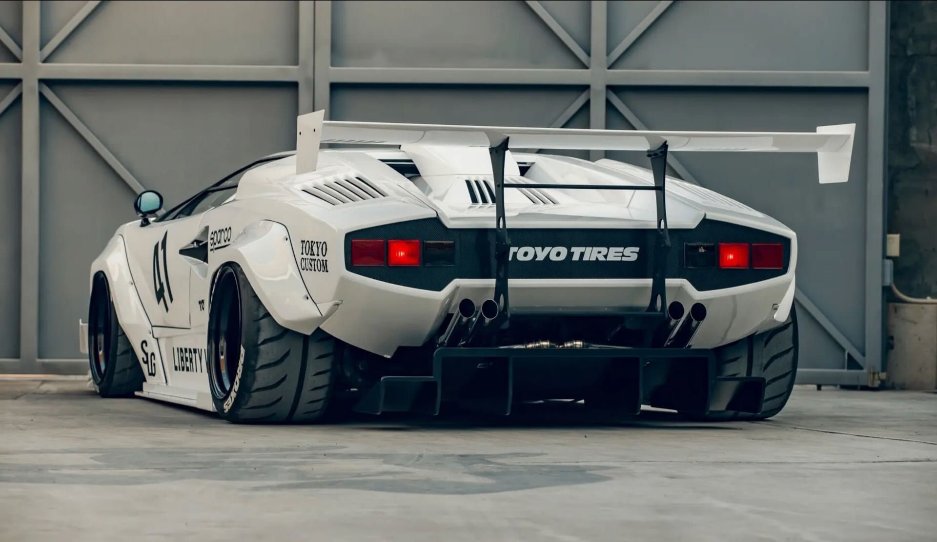 Liberty-Walk-Countach-2.jpeg