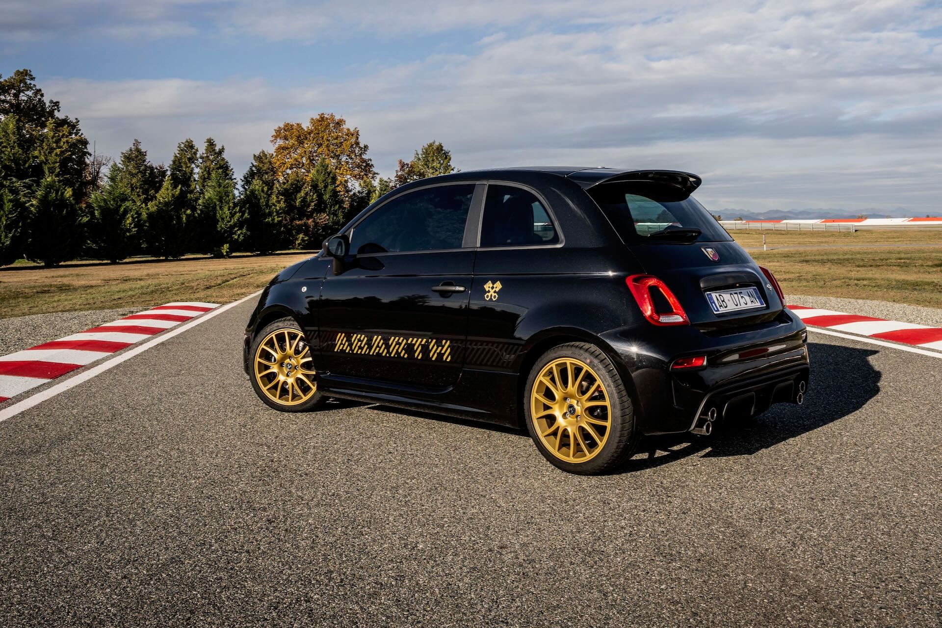 Abarth-695-75-Anniversario-6.jpeg