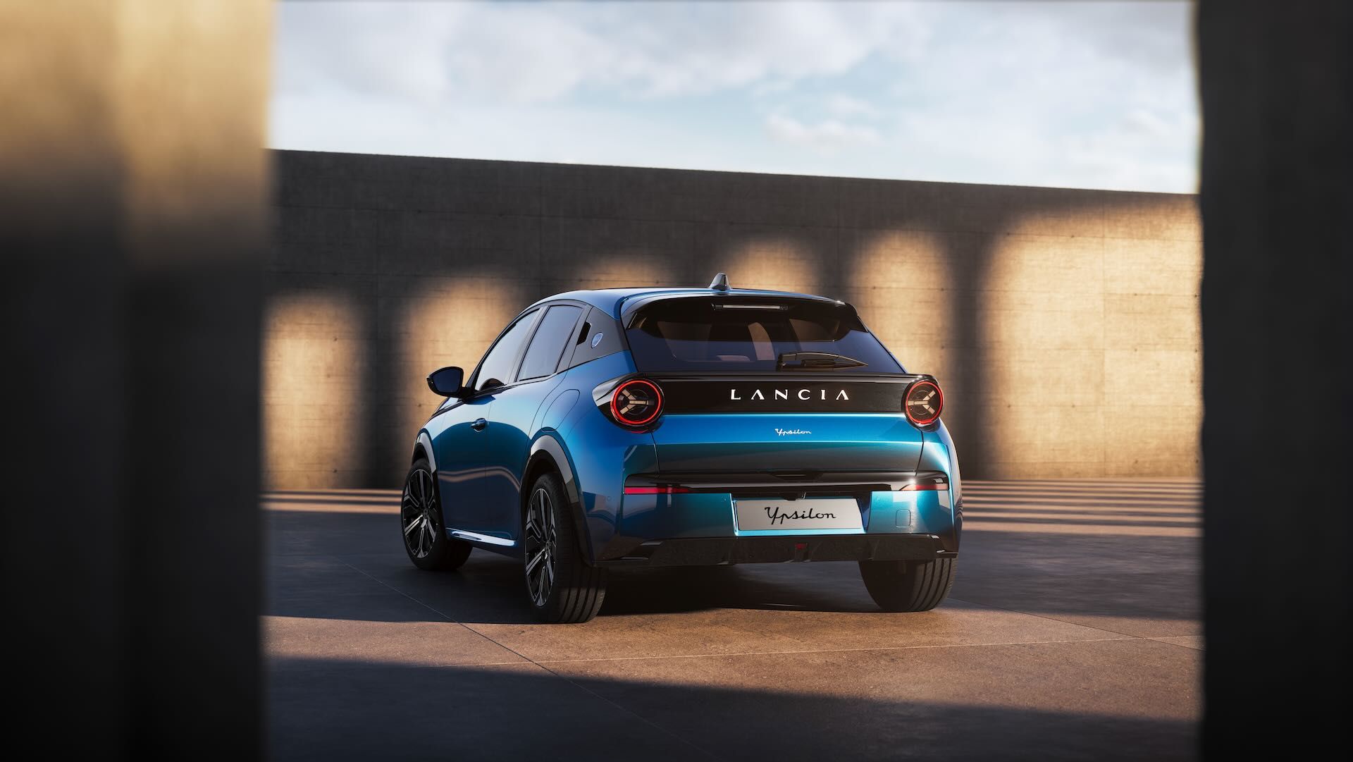 Nuova-Lancia-Ypsilon-Edizione-Limitata-Cassina-posteriore-1.jpeg